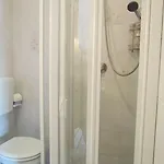 Apartment Colorful By The Beach-beahost
