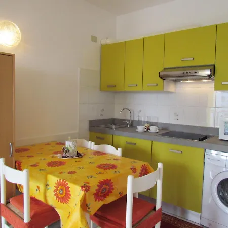 Colorful By The Beach-beahost Lägenhet *