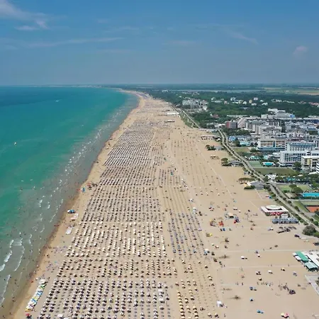 Modern - Ac Parking Place Amenities Bibione